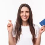 Como o PIS - PASEP Pode Impactar a Sua Vida Financeira portrait-young-woman-with-passport